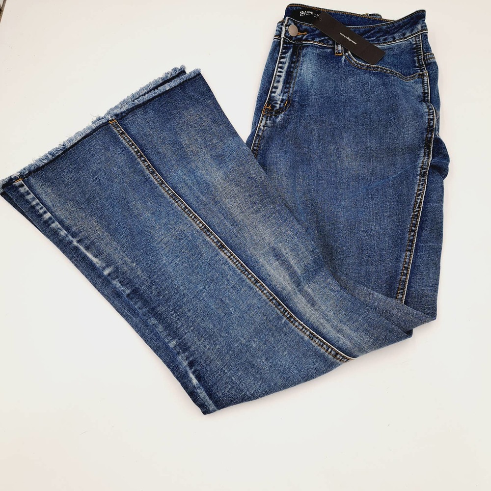 NWT AllegraK Blue Denim Flare Leg  Jeans  Large